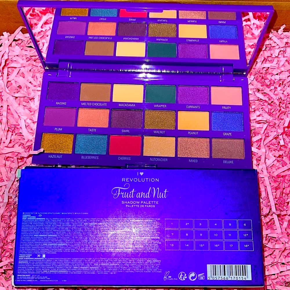 🆕💜I LOVE REVOLUTION: Fruit And Nut Chocolate Eyeshadow Palette - Picture 1 of 7